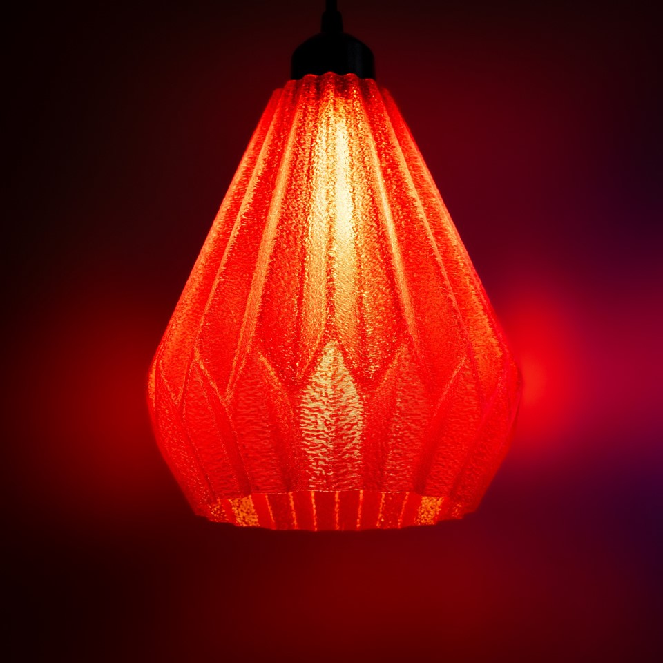 3D-gedruckte Origami Pendelleuchte – modernes Design & stimmungsvolles Licht | RED.transparent