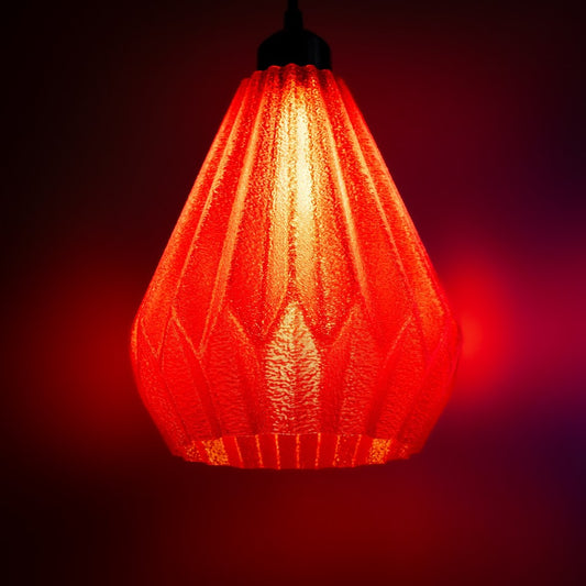 3D-gedruckte Origami Pendelleuchte – modernes Design & stimmungsvolles Licht | RED.transparent